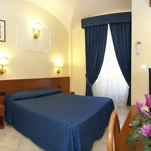 https://arco-romano-rooms.it-romehotels.com