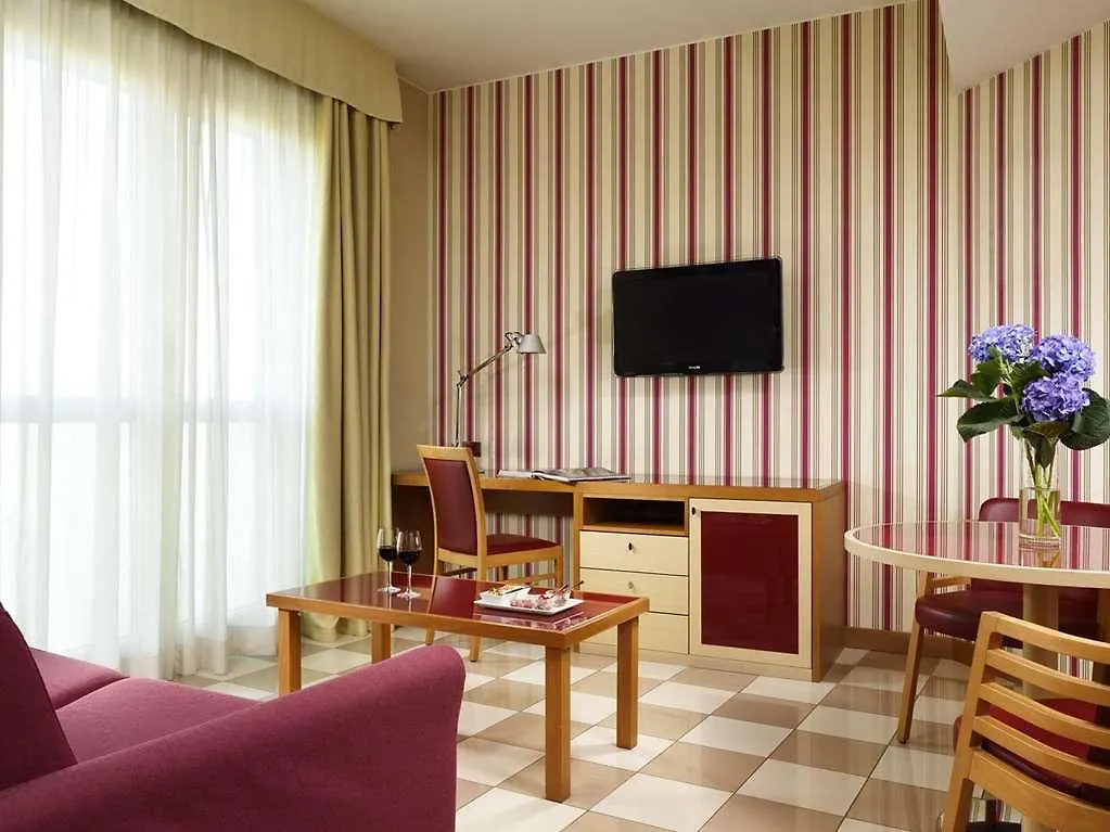 Una Hotels The One Milano Hotel & Residence San Donato Milanese 4*,