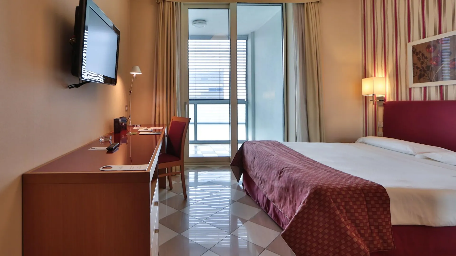 Una Hotels The One Milano Hotel & Residence San Donato Milanese 4*,
