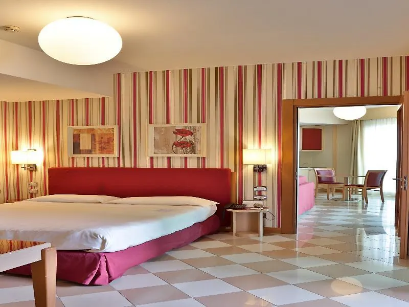 Una Hotels The One Milano Hotel & Residence San Donato Milanese 4*,
